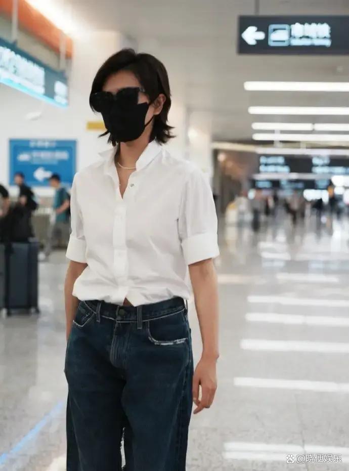 万茜机场穿搭_衣品 女明星_万茜简单穿搭高级感