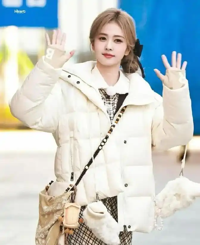 冬季保暖显瘦穿搭_女明星的冬装_同色系材质比例穿搭