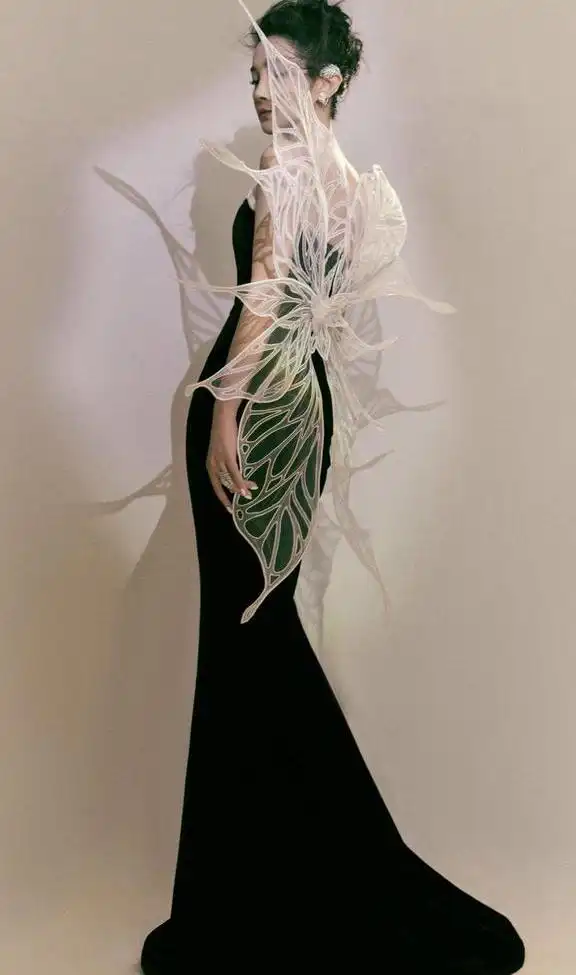 女明星的冬装_寒冬红毯保暖心机_女明星红毯穿搭保暖技巧
