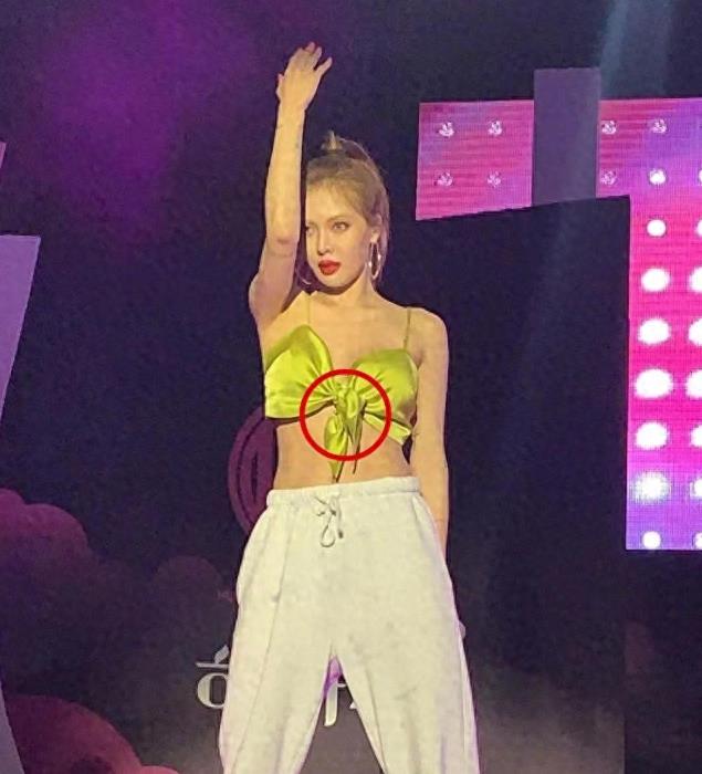 女明星着装暴露争议_女明星脱了内裤图片_金泫雅时尚自由批评