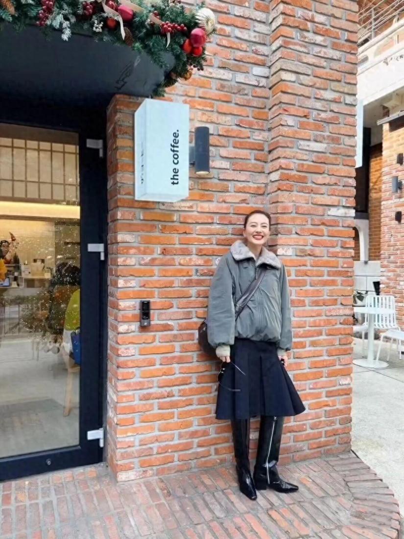 中年女明星穿搭美出圈，看高圆圆杨幂宋佳不同风格，普通人穿好看