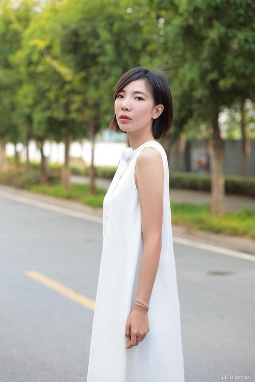 4月13日娱乐圈扒一扒：张婉婷直播谈不离婚原因，甜妹人设女星被曝抠门