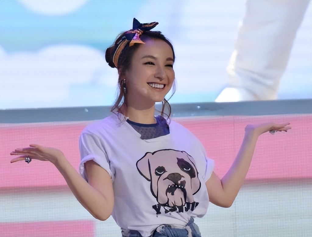 12年陪跑终逆袭，吴昕的蜕变，让我看清了娱乐圈的现实