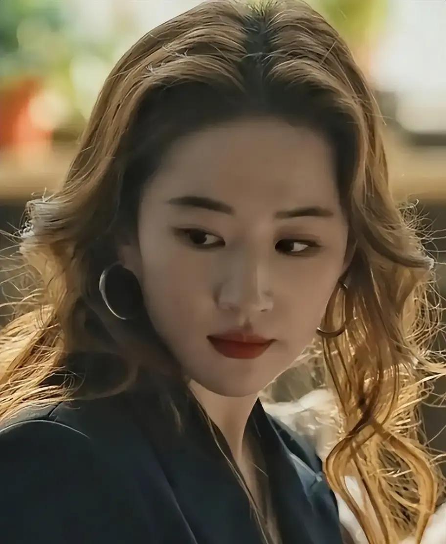 马伊琍中年抽烟沧桑_女明星吸烟斗_刘亦菲抽烟反差