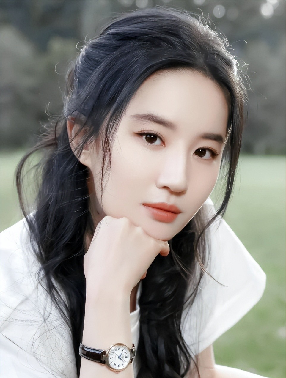 刘亦菲周迅张柏芝杨颖抽烟实拍_女明星吸烟斗_女明星吸烟视频