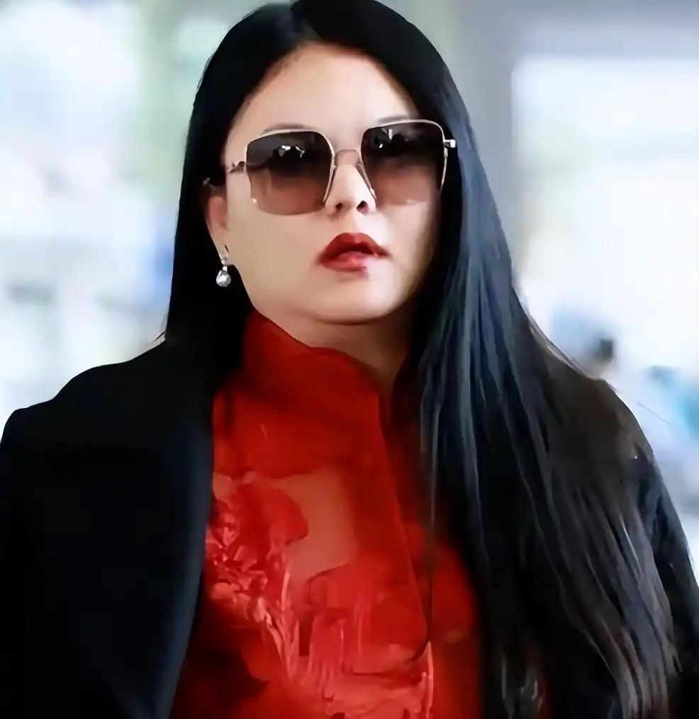 传播明星黑料犯法吗,_有钱人为什么还贪心_炫富明星李湘被封号原因